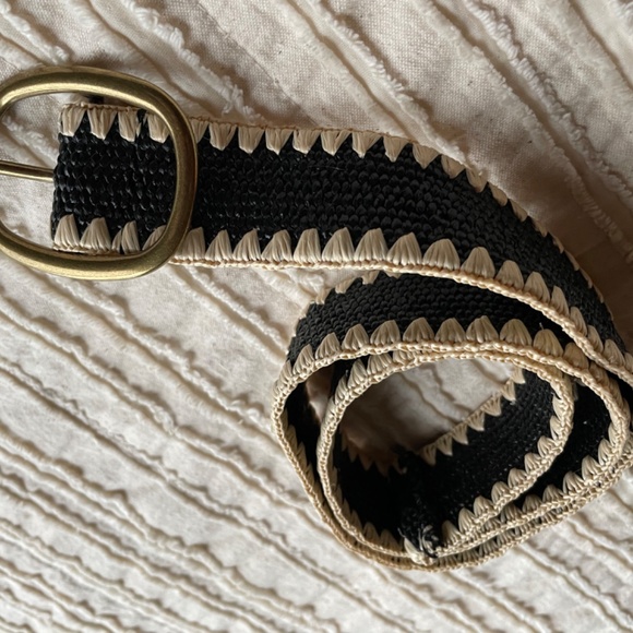 Small Old Navy Stretch Whipstitch Straw Belt for Women woven (1.5-inch) - Picture 5 of 5